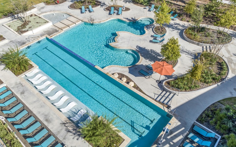 Large Pool Deck With Seating